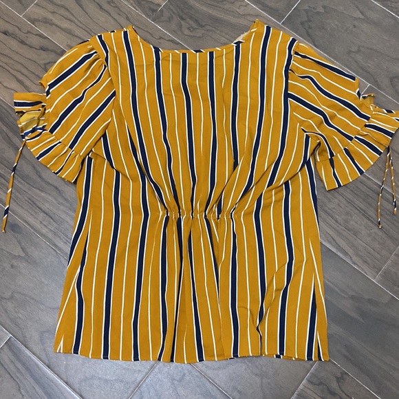 New Glory ButtonDown blouse (2X) - Picture 3 of 3